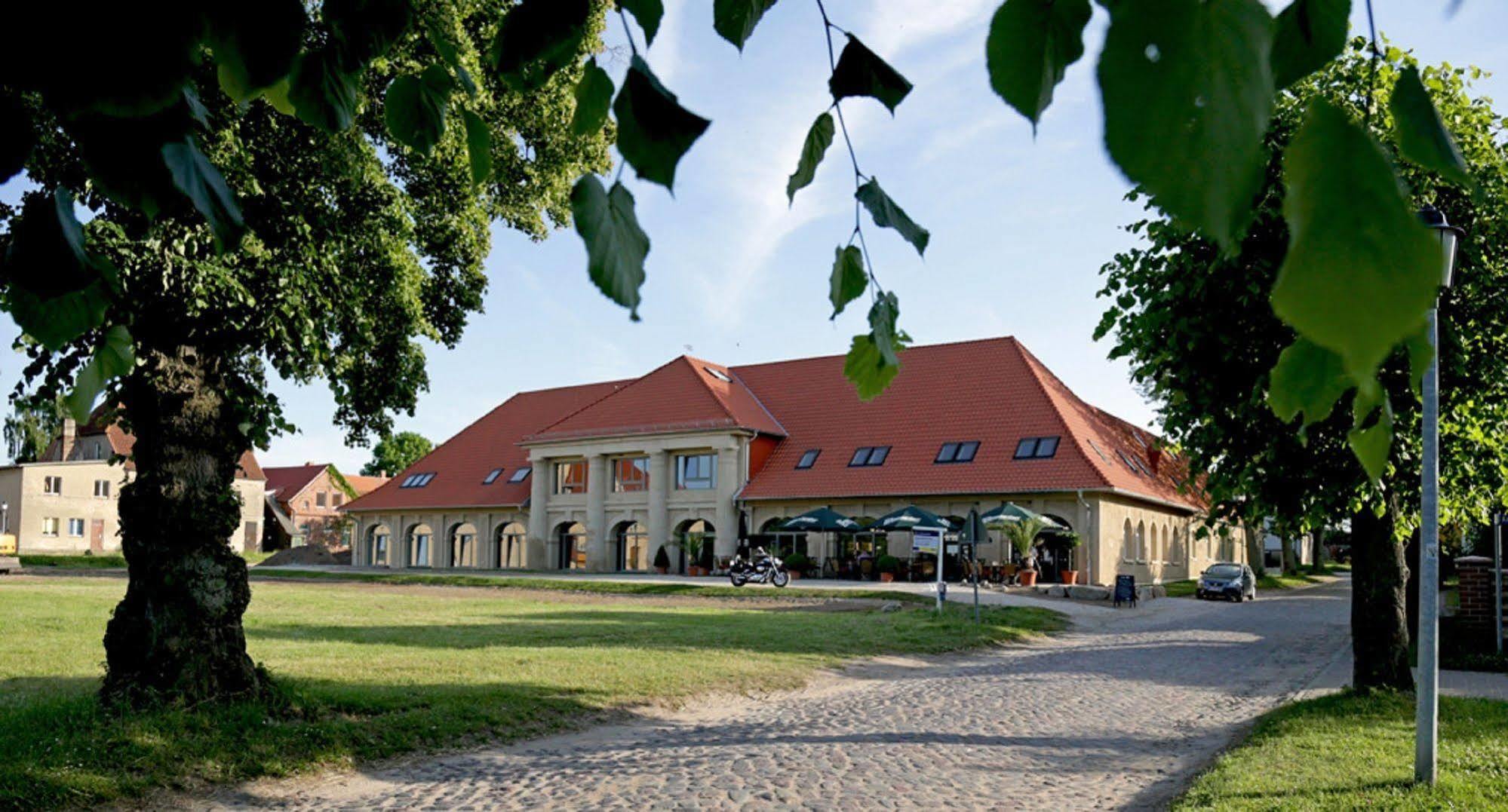 Remise & Westfluegel Schloss Stolpe Stolpe auf Usedom Exterior foto